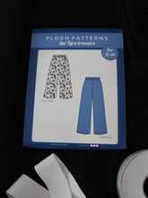 Load image into Gallery viewer, Tyra Sewing Kit - Black