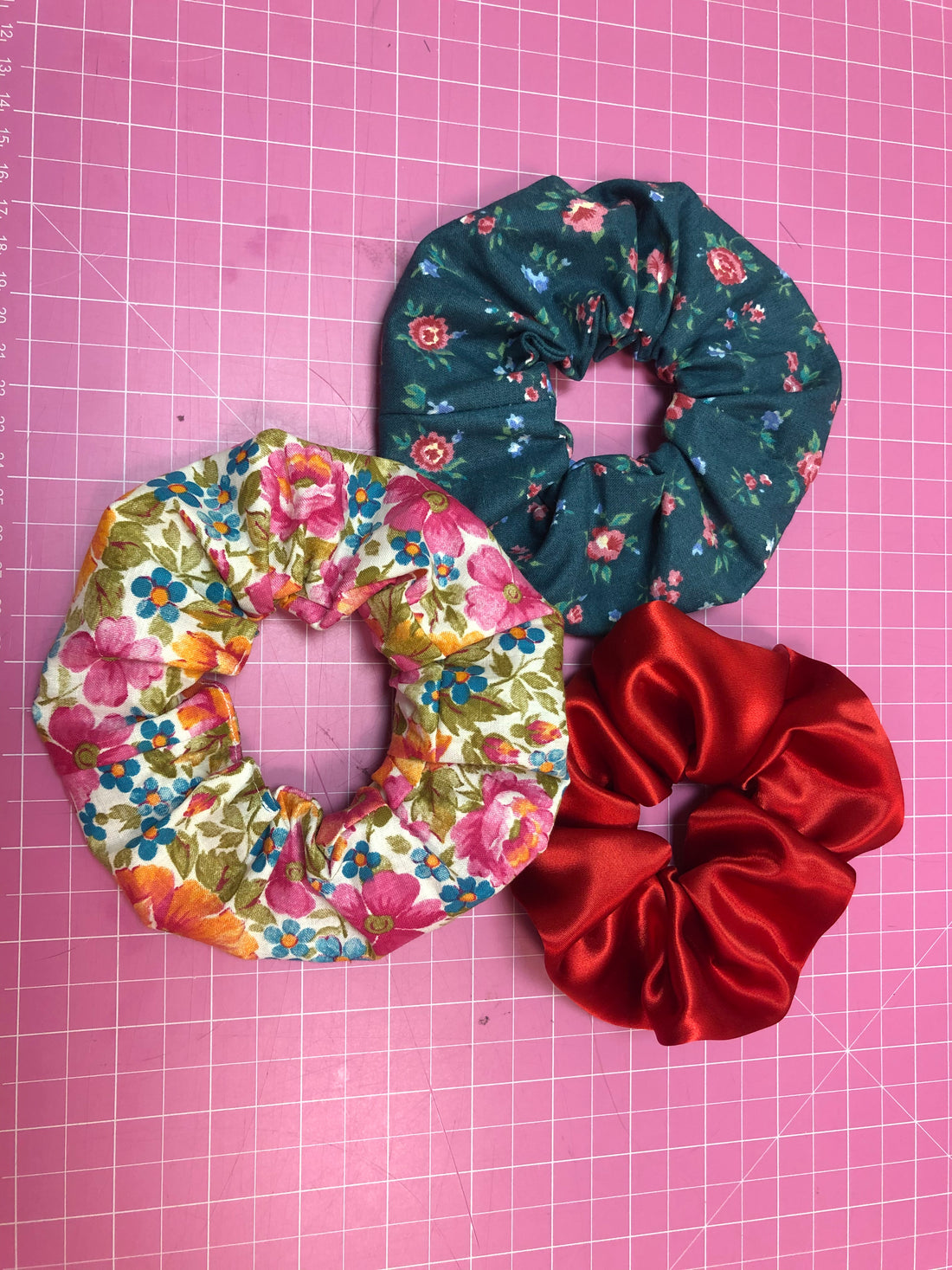 Free PDF Pattern! DIY Scrunchies